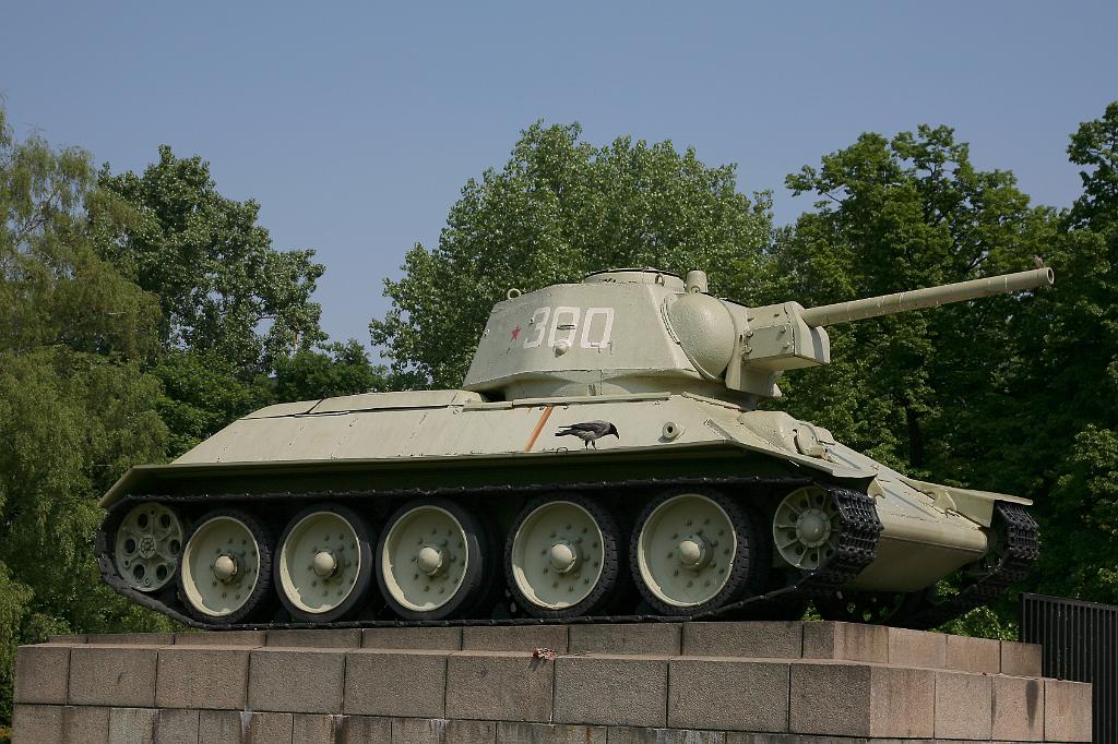Sowjetisches Ehrenmal (Tiergarten)3.jpg